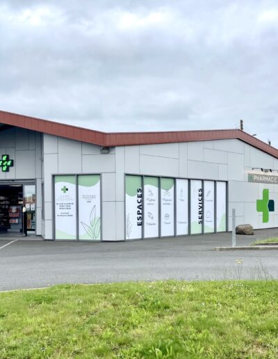 Merchandising pharmacie Le Pin-en-Mauges - Façade